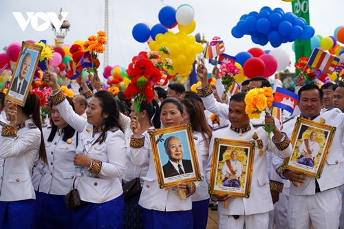 Đảng, Nhà nước, Chính phủ Việt Nam chúc mừng kỷ niệm 70 năm Ngày Độc lập Vương quốc Campuchia